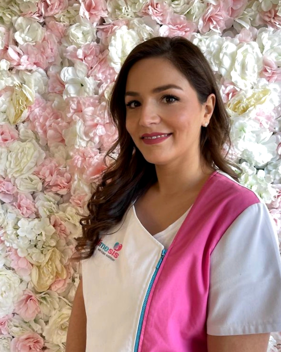 Arantxa, especialista en estética avanzada de Buñol Nails