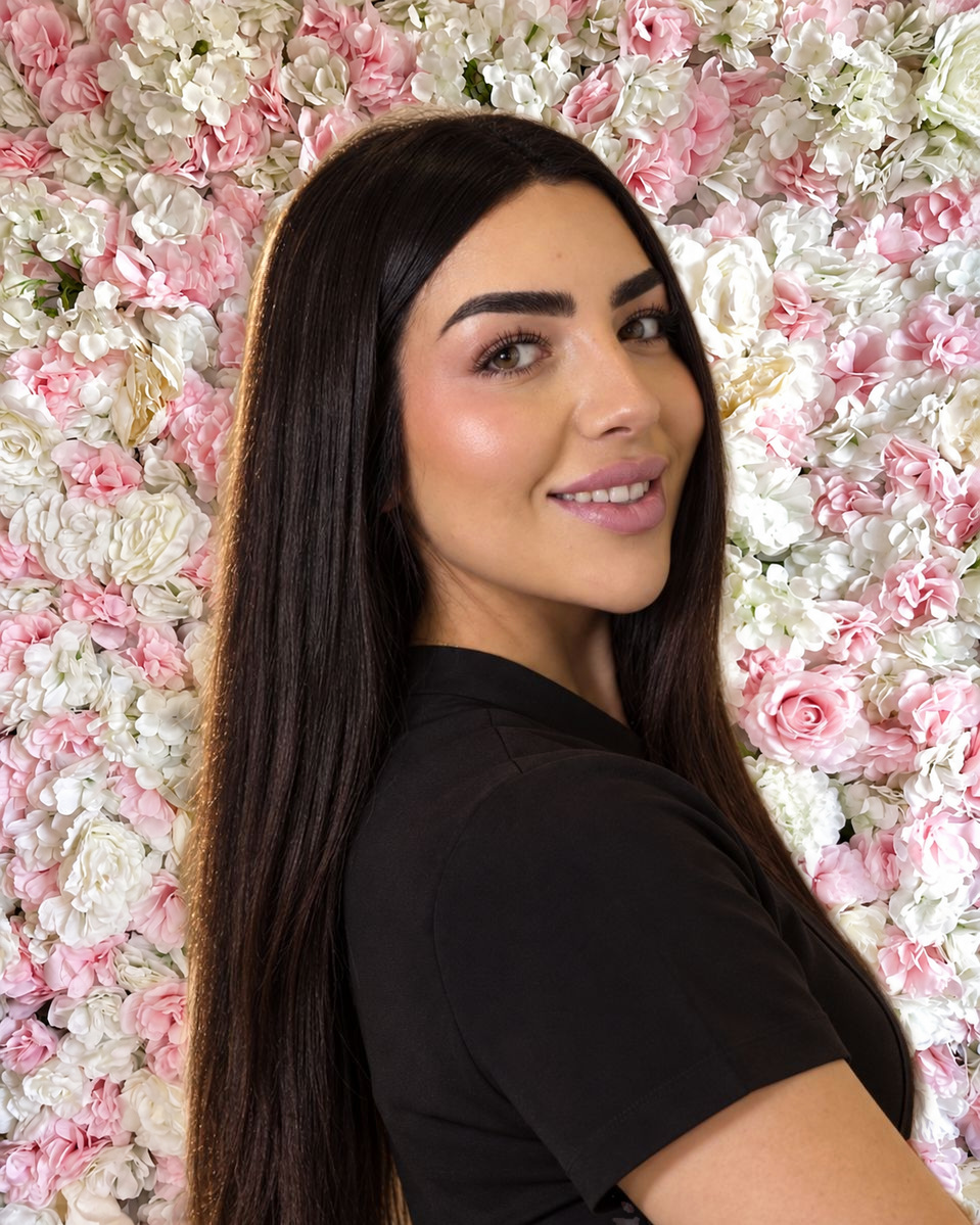 Ainhoa, especialista en cejas de Buñol Nails
