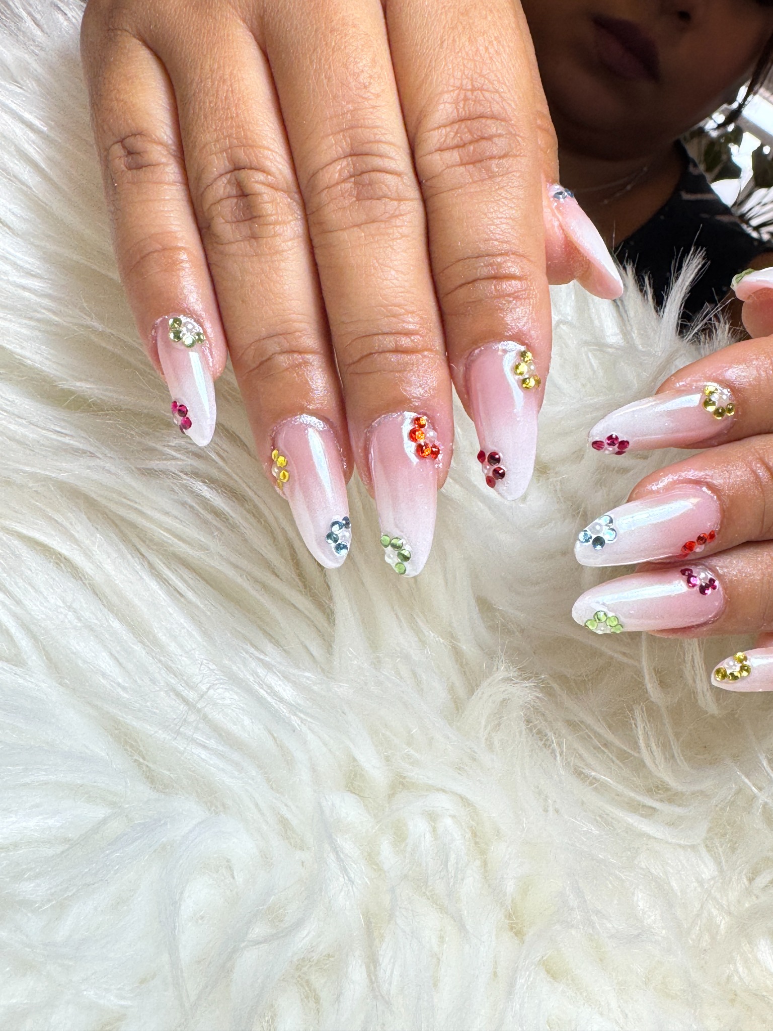 Manicura artística floral realizada en Buñol Nails